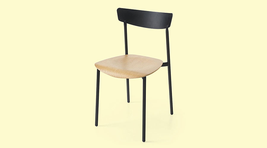 Sedia CLIP con struttura in tubo di metallo e sedile in legno, polipropilene o imbottito